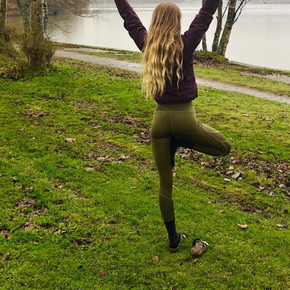 GREEN YOGA LEGGINGS